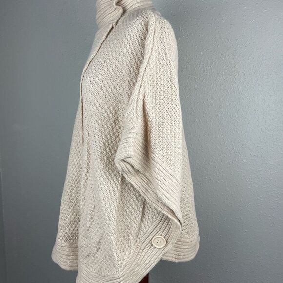 NWT Dressbarn Womens Knit Poncho Wrap Neck Sweater with Snaps/Two Big Buttons S - Picture 4 of 8